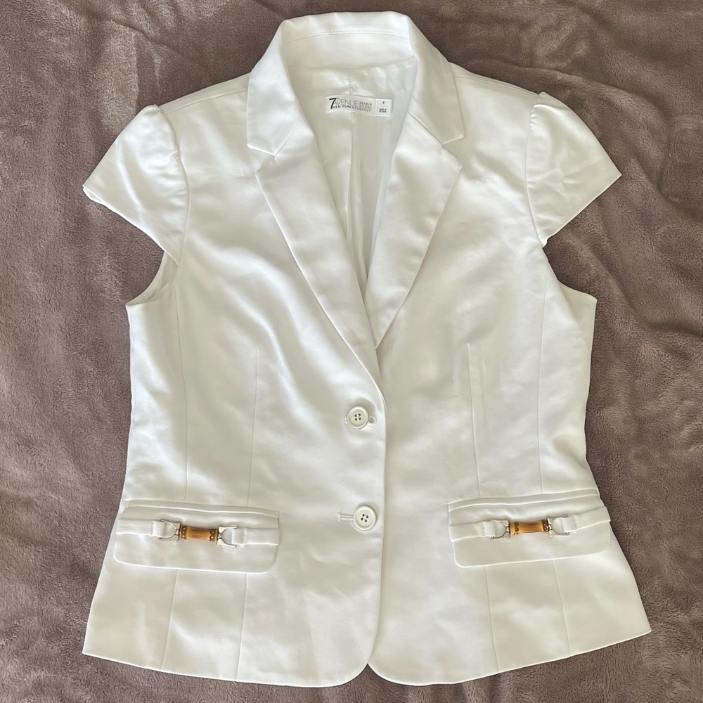 7th Ave NY & Co Crop 2 Button Short Sleeve Jacket Wooden Accent Fake Pockets